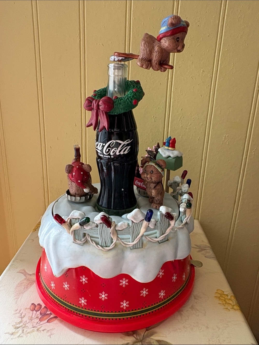 Enesco Collectible 1991 Vintage Holiday Coca Cola Light Up Rotating Musical